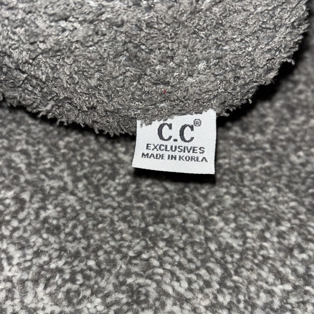 Faux fur gray beanie hat with fleece like material lined inside small medium - Picture 5 of 6
